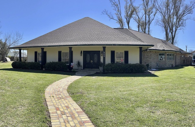 COZY BAYOU - Spacious Home on Bayou Petit Caillou. nSLEEPS 14