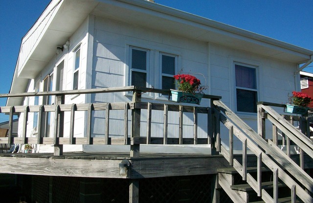 Cozy, Beach Cottage on West Beach