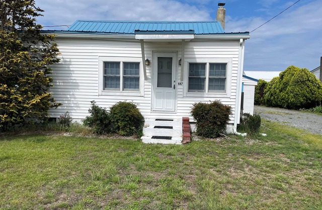 Cozy Beach Front Cottage Pet Friendly