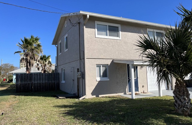 Cozy Beachside Sanctuary - One block from the beach