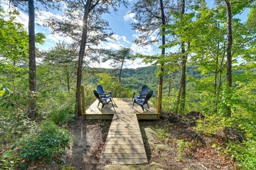 Cozy Beattyville Cabin with Fire Pit and Hot Tub
