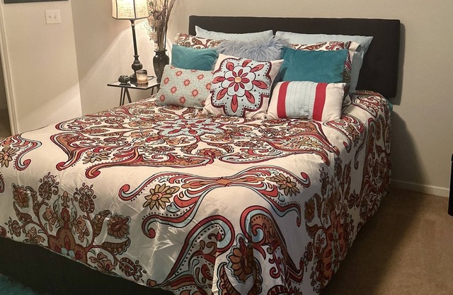 Cozy Beautiful Private Bedroom with key lock for your privacy
