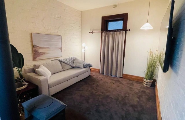 Cozy Bluestone House in Norwood – Perfect for Families and Their Pets