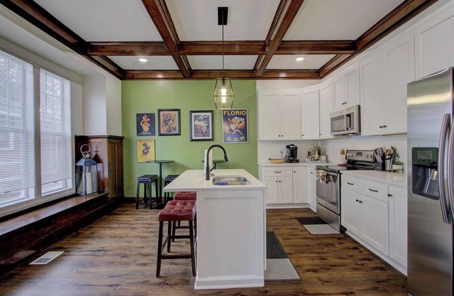 Cozy Bluff City Bungalow -3.5 miles to Downtown Memphis