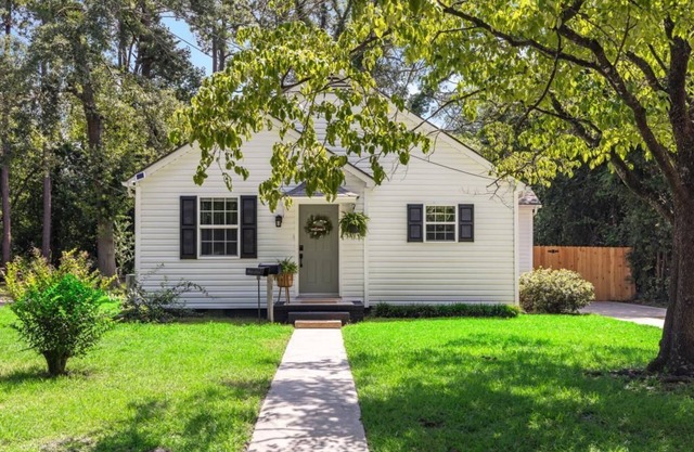 Cozy Boho Cottage near DT & more. Fire pit with outdoor oasis 🪴 Family Friendly!