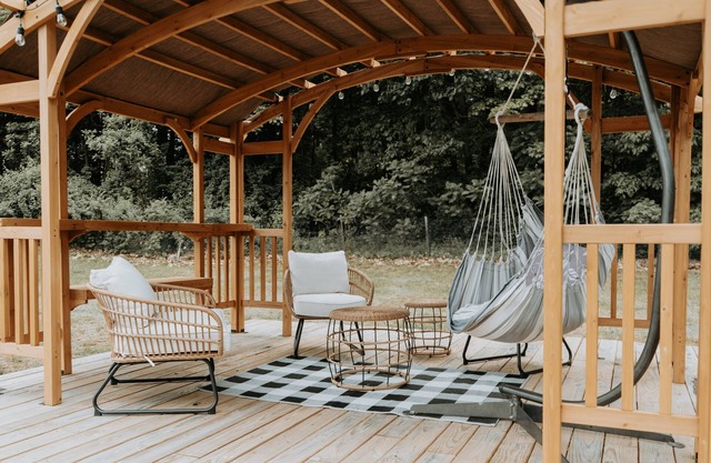 Cozy Boho Home w/Fireplace & Pergola. Pet-Friendly & 9mi to Saratoga Track!