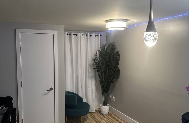 Cozy Brooklyn luxe apartment. contact me for short stays.