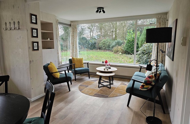 Cozy bungalow with large, fenced garden in natural surroundings