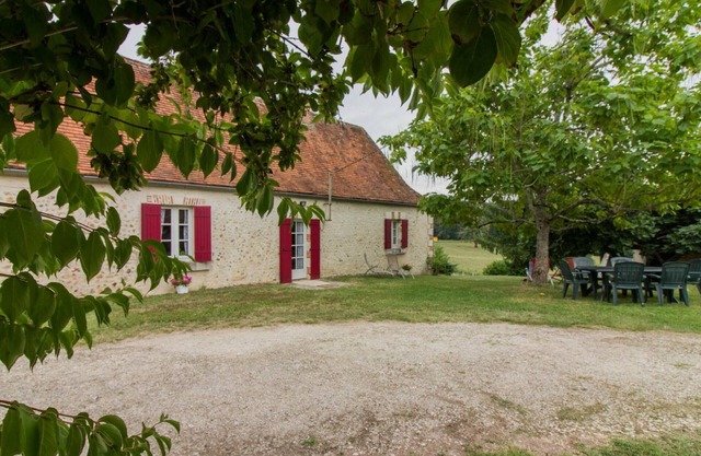 Cozy Countryside Home Near Périgueux with Garden, BBQ, and Family Amenities