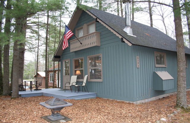 Cozy Cabin by the Lake