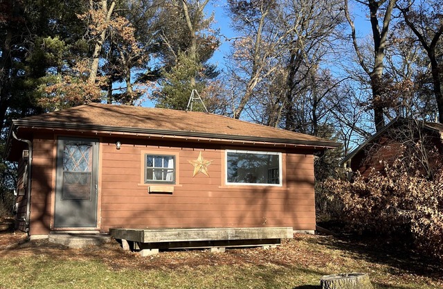 Cozy cabin for getaway! On a beautiful lake, 1 mile from Trollhaugen