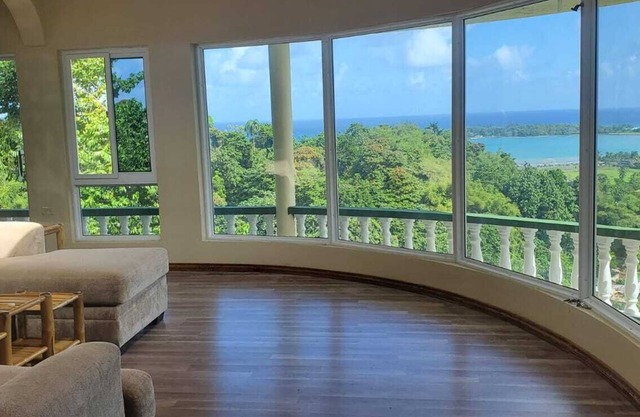 Cozy Cabin in the Sky-Wood Thorpe Villa-Ocean View