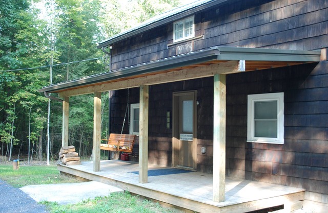 Cozy Cabin in the Woods - Close to PSU!