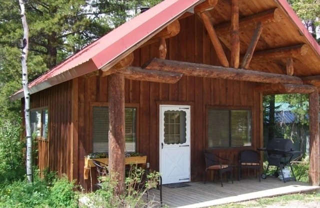 Cozy Cabin Minutes from Glacier's Two Medicine Valley