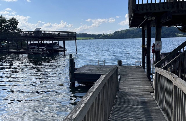 Cozy Cabin on Claytor Lake close to Radford and Blacksburg