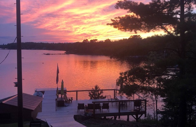 Cozy cabin on shores of Rainy Lake - fantastic fishing!