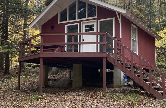 Cozy Cabin Overlooking the River!