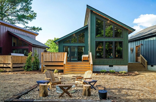 Cozy Cabin w/Hot Tub, Sauna, Pickleball & Plunge!