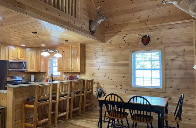 Cozy cabin w/hot tub! Lake access w/walk to pier