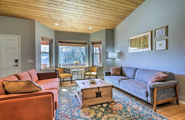 Cozy Carbondale Escape w/Deck & Grill!