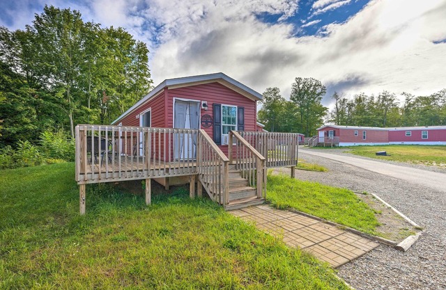 Cozy Cassopolis Cabin, Near Parks & Golfing!
