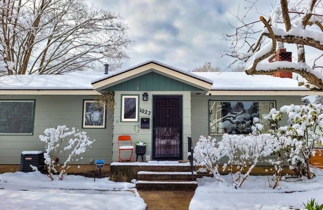 Cozy CDA Retreat 4BR + Fire Pit -Weekly Deals