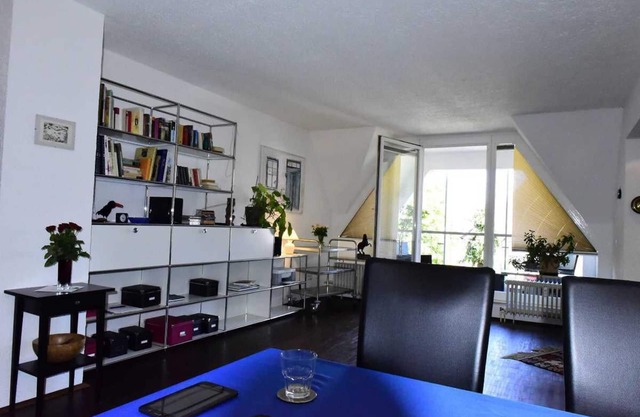 Cozy, centrally located biz apartment