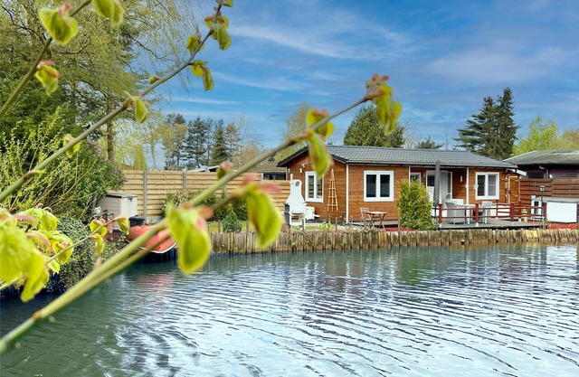 Cozy chalet by the water