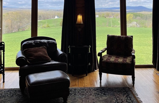 Cozy Chalet with beautiful Country Vista