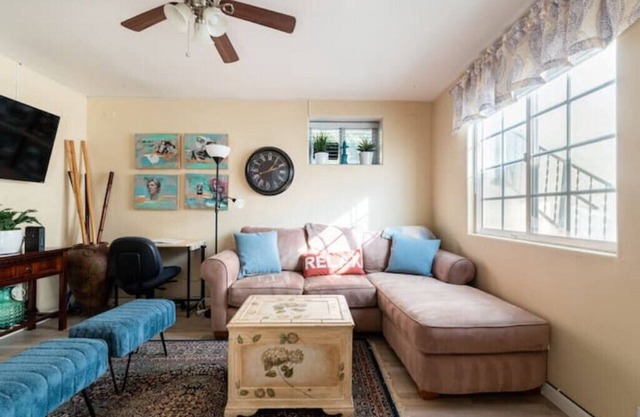 Cozy & charming place, walk to beach, shops & dine