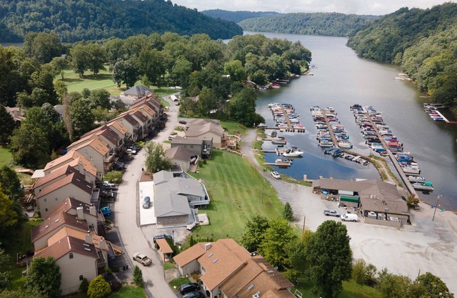 Cozy Cheat Lake Townhome 10 min from Morgantown