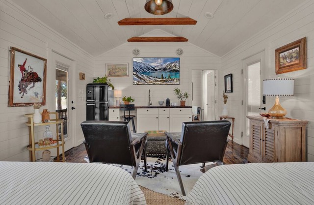 Cozy Chic Cabin with Cowboy Pool on Texas Wine Trail