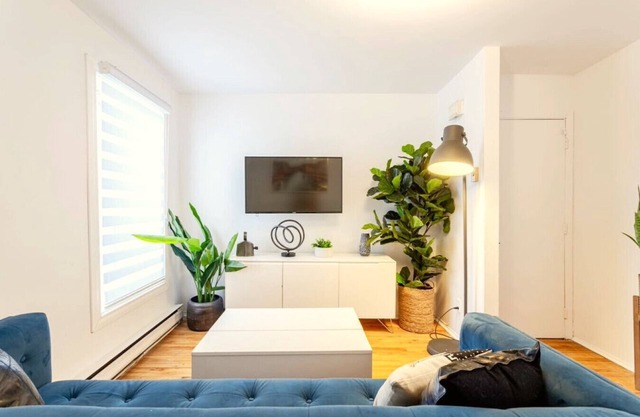 Cozy-Chic Plateau Escape|Mont-Royal Fun