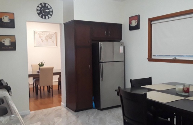 Cozy Chic Urban Enclave for your NYC/NJ group stay