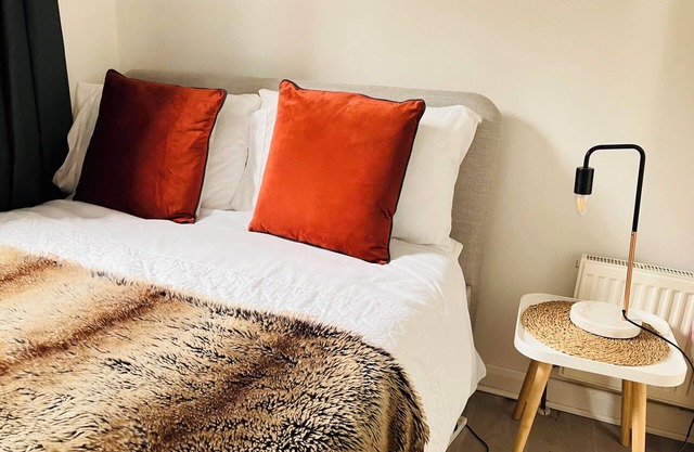 COZY Chiswick Apartment - Great Location.