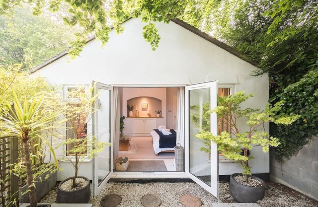 Cozy City Retreat in Bristol with parking & patio