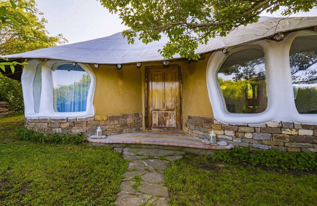 Cozy Clay House in Banya