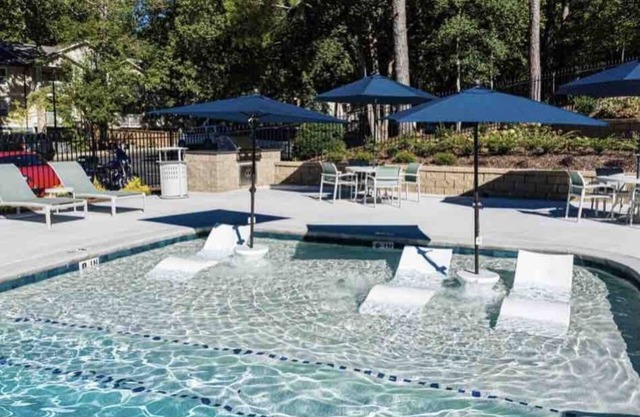 Cozy & clean 2 bdr. retreat near Braves Stadium!