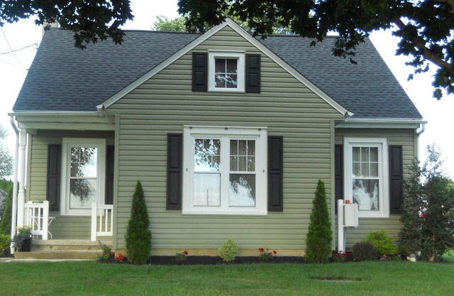 Cozy country bungalow within the Amish Community