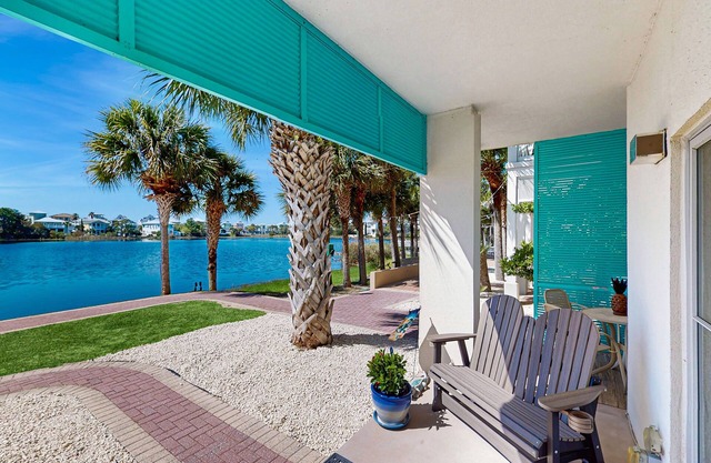 Cozy coastal condo with shared pool/hot tub, and beach access-dog friendly