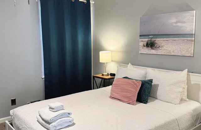 Cozy Coastal VB Townhome 15 mins from Oceanfront with 8-ft Fence and Beach Gear!