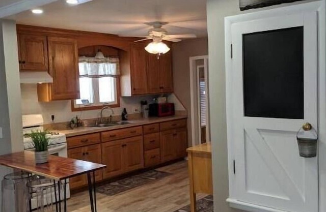 Cozy Comfort. Close to town, but in private, quiet area Best of both worlds.n