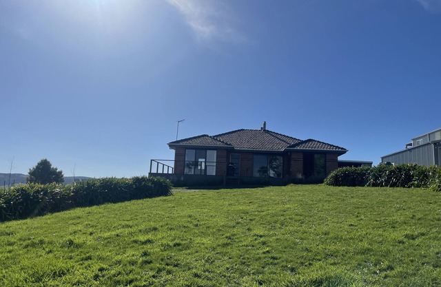 Cozy comfort, spectacular view, central South Gippsland location! Sleeps 12!n