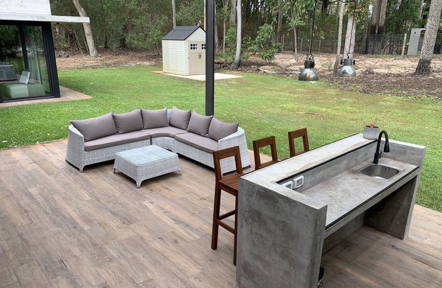Cozy, comfortable, modern Design House, minutes to beach