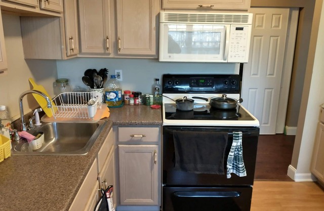 Cozy condo at the Raritan Bay/Jersey Shore - Bus to NYC at corner