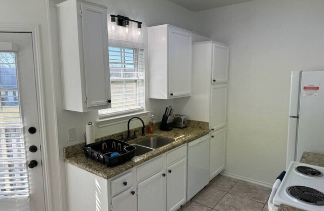 Cozy Condo in Baylor Bubble