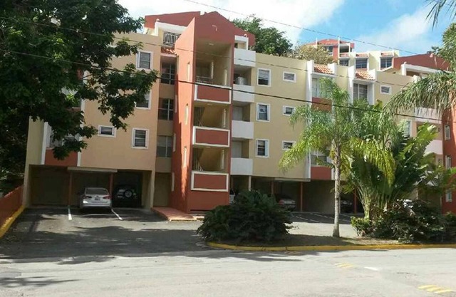 Cozy condo in gated community near beaches, shopping, and attractions