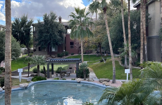 Cozy Condo in Resort Gated Community ! Across Papago Golf Club ! Mins to airport