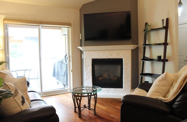 Cozy condo ski in/out in the wood