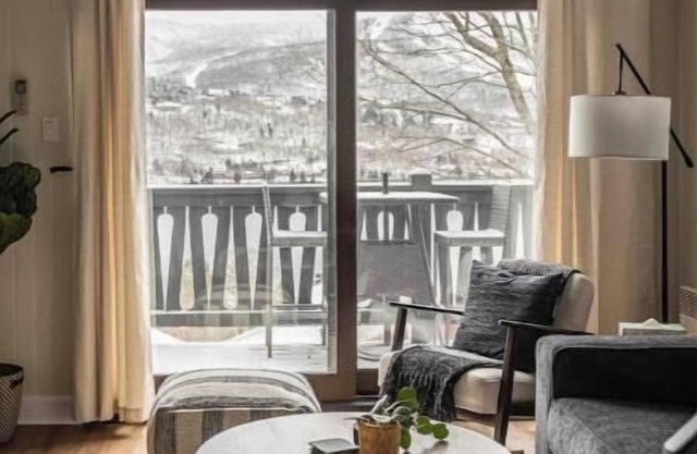 Cozy condo with great views of Mont-Tremblant